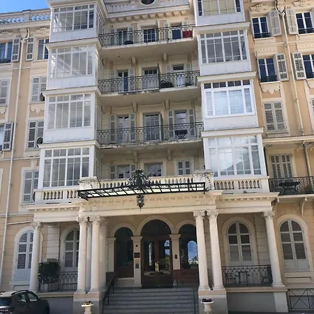 Studio 32 M2 Au Splendide, Centre-Ville, Avec Parking, Proche Des Thermes Lägenhet
